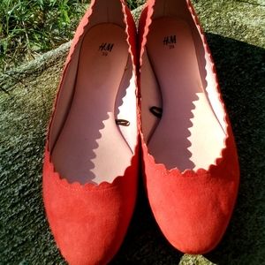 H&M coral (reddish/orange) dress shoes. Flats. Size 8